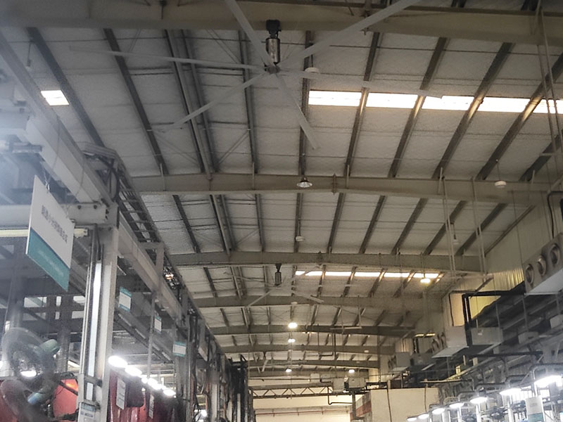 �������F